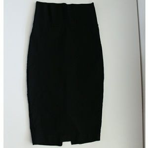 Perfect pencil skirt 🔥